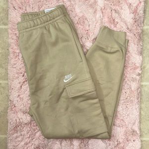Nike Club Fleece Cargo Sweatpants